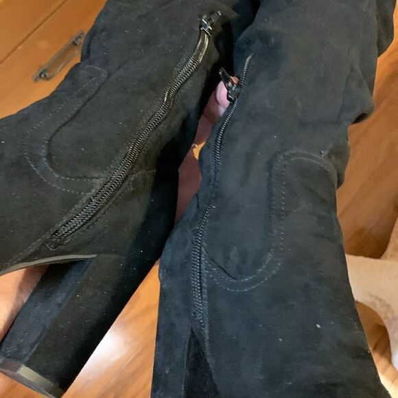 Madden Size 6 black faux suede boots - Picture 7 of 11